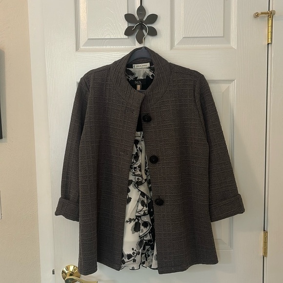 Jon & Anna Jackets & Blazers - Jon & Anna Swing Jacket and Coordinating Cut-Away Shoulders Floral Blouse sz Lg